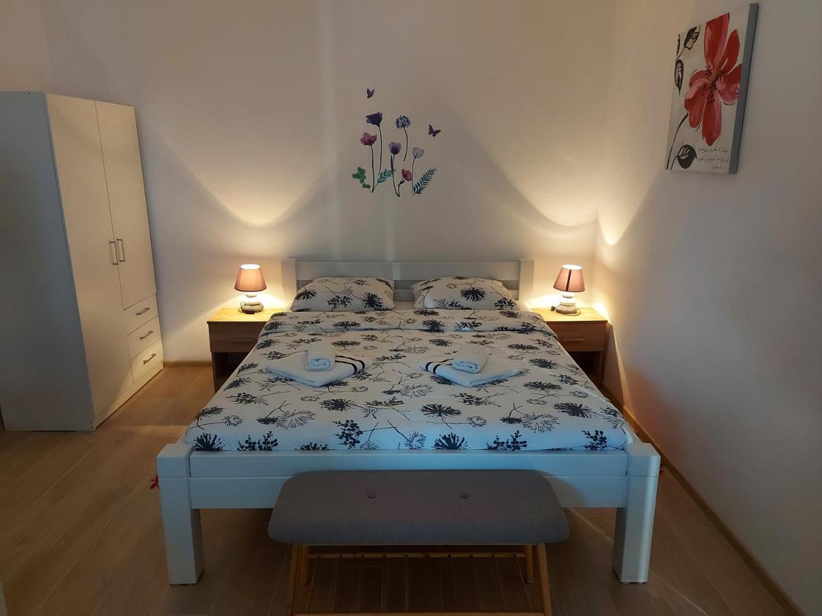 Apartment Rosie Смолянац Экстерьер фото
